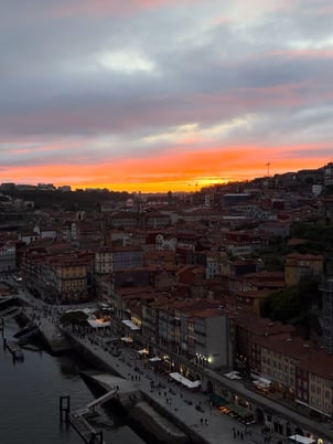 Coucher de soleil sur le pont de Porto 
